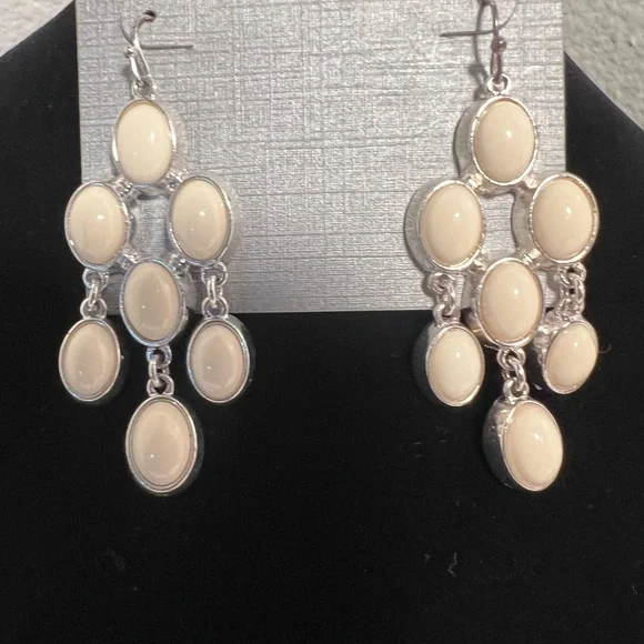 “NEW” LIZ CLAIBORNE FASHION EARRINGS - Picture 2 of 4